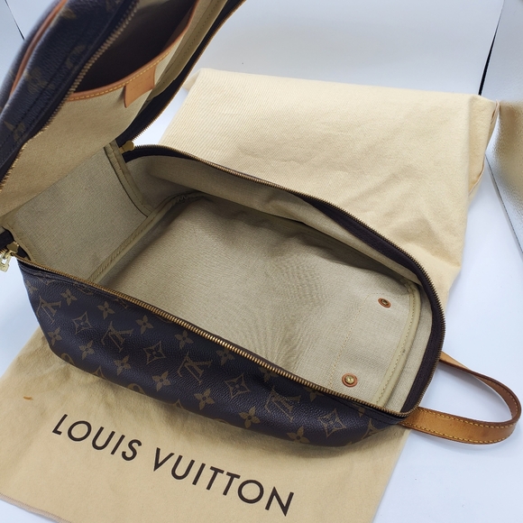 Louis Vuitton Excursion - Picture 6 of 12